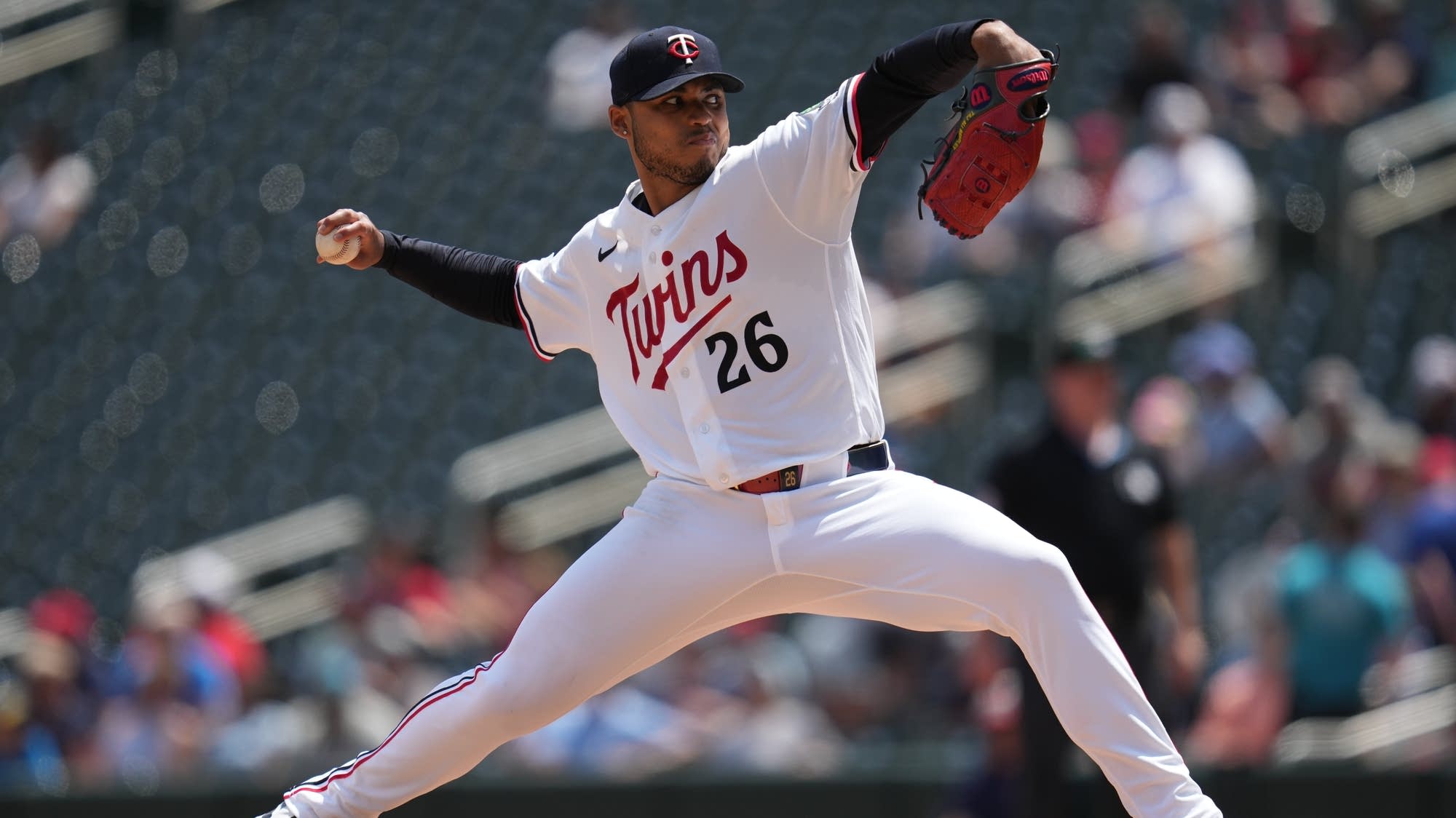 White Sox avoid a sweep by beating the Twins 8-0