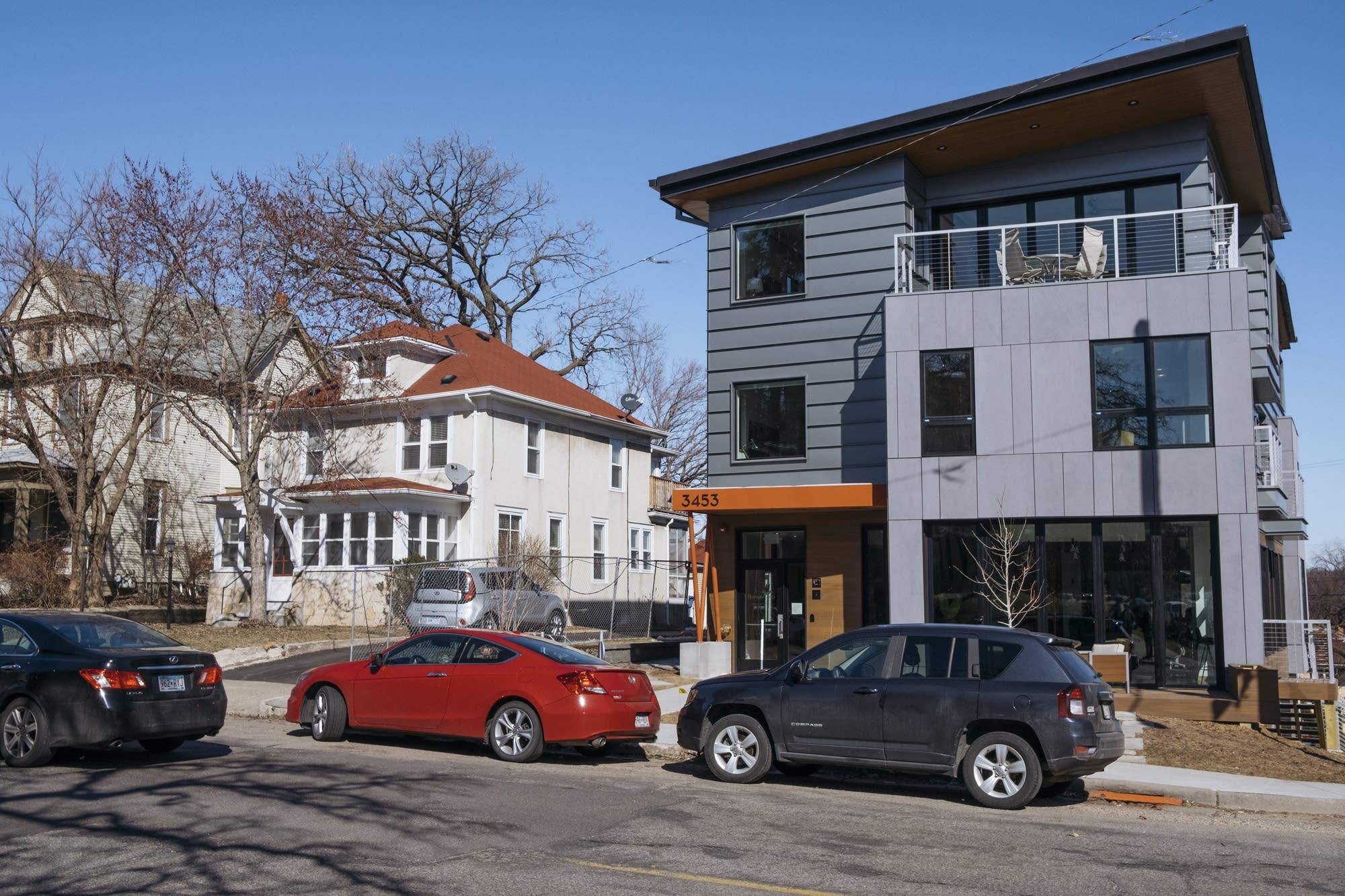 A combination office and apartment building sits on Hennepin Avenue.