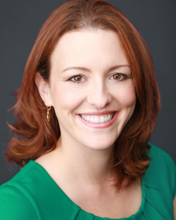 A professional photo of a woman.