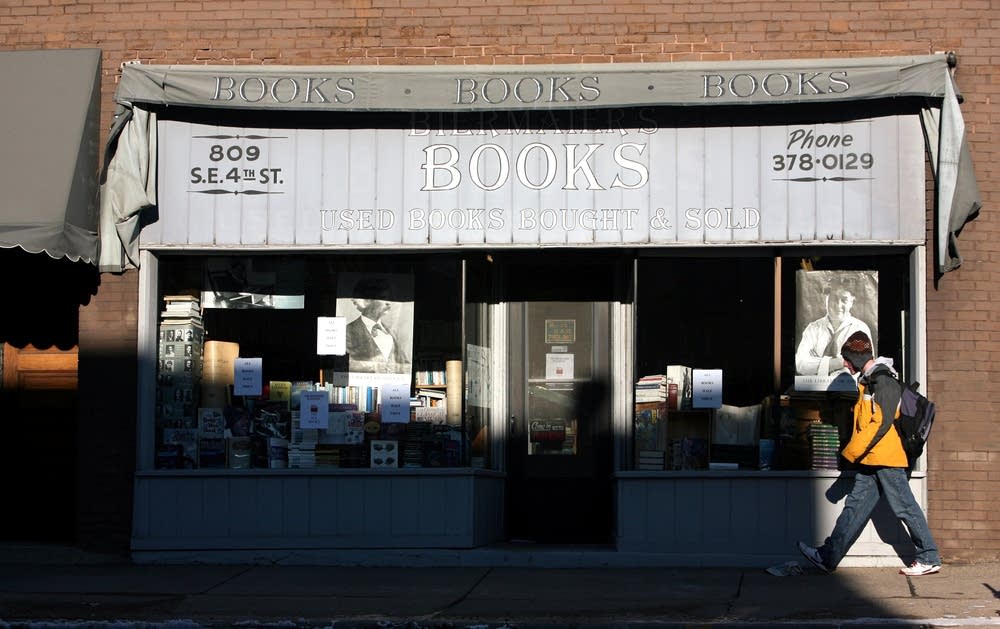 Longtime UofM bookstore closing