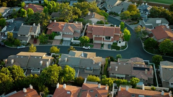“A slight surge in pending home sales — it is a promising sign, the best increase on a seasonal basis since 2023,” said Guy Cecala at Inside Mortgage Finance.