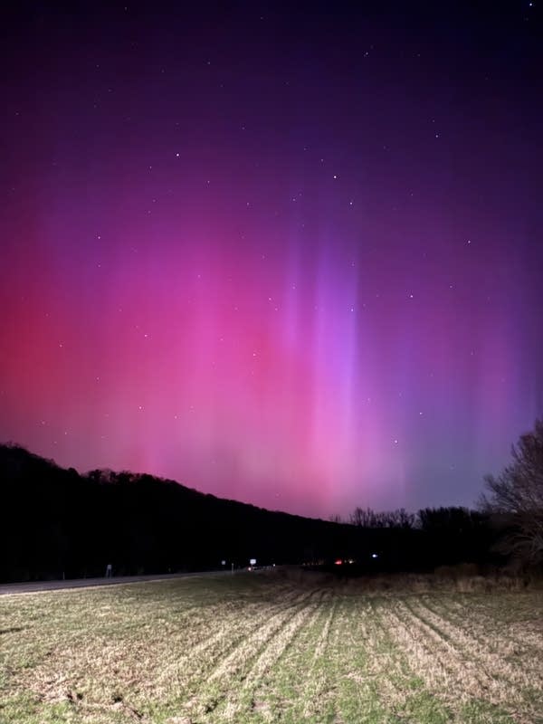 Greens and reds fill the night sky.
