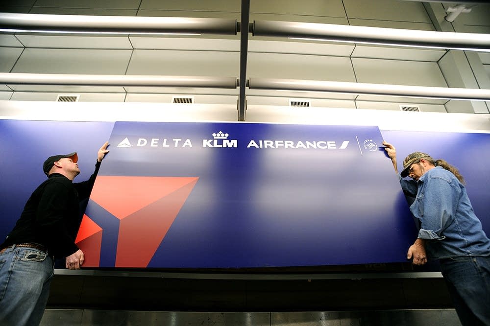 Hanging the new Delta signs
