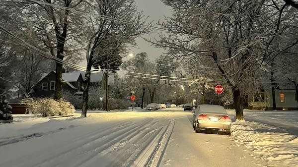 snowing♡ 717fa7-20221215-ne-mpls-snow02