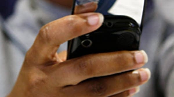 Jacquise Dilligard tries out her new Palm Pre smartphone at a Sprint store in Washington, D.C.