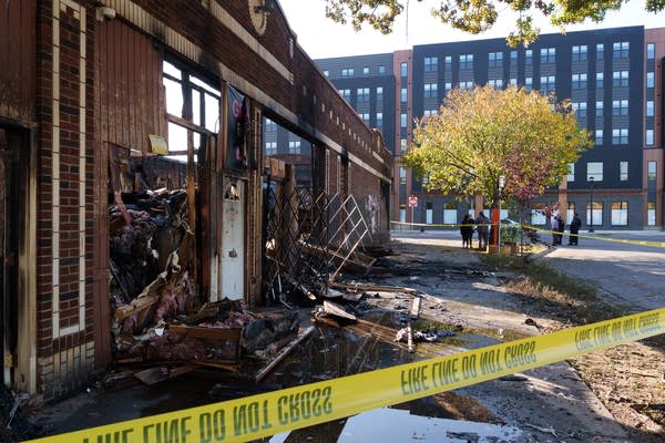 2 firefighters injured as south Minneapolis commercial building burns