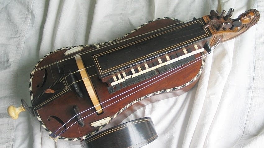 a699a4-20250109-hurdy-gurdy-