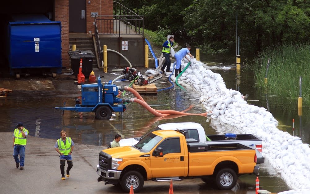 Sandbag dike at Methodist Hospital