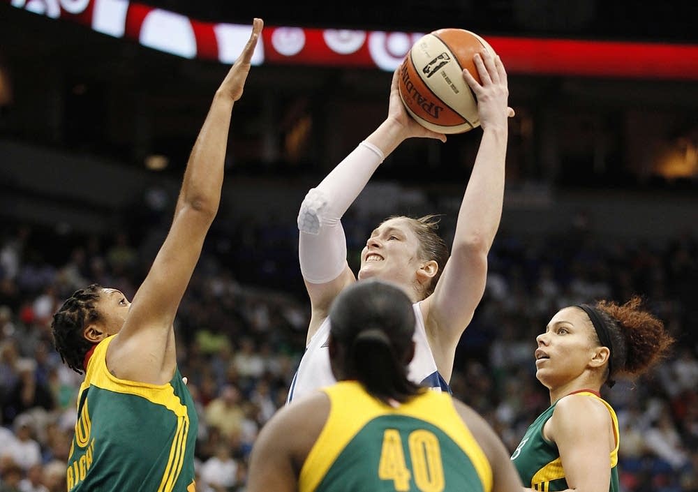 Lindsay Whalen, Tanisha Wright