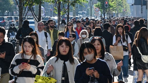 Japan borrows heavily to stimulate its economy