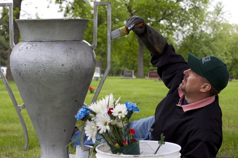 Grave grooming
