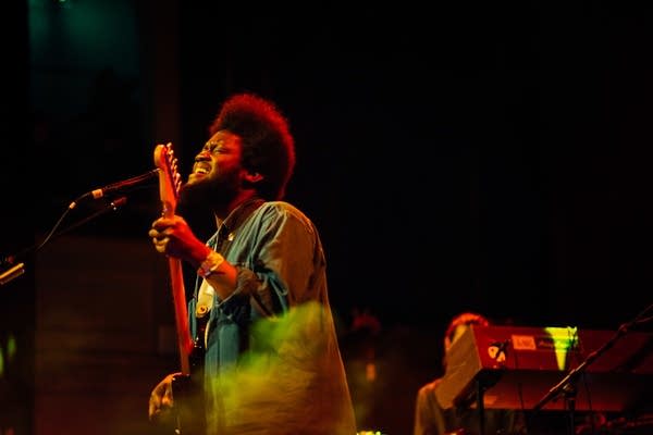 Michael Kiwanuka performs at Iceland Airwaves