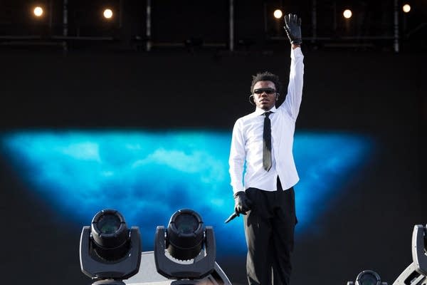 baby keem performing on stage