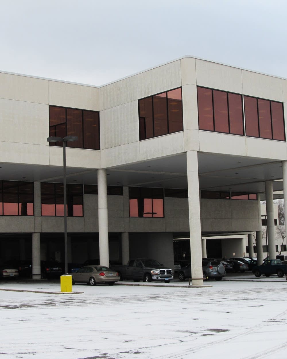 Henn. Co. courthouse screening plan draws criticism | MPR News