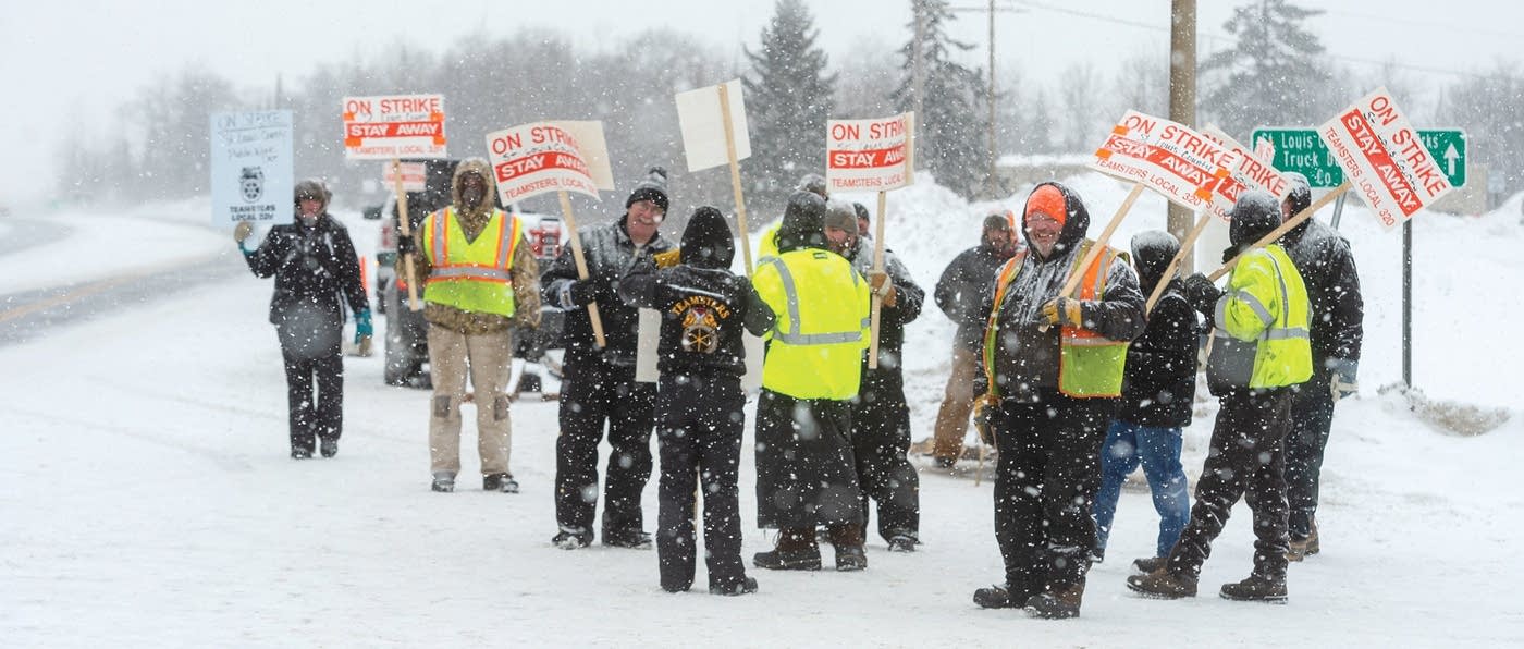 striking-snowplow-drivers-st-louis-county-reach-agreement-mpr-news