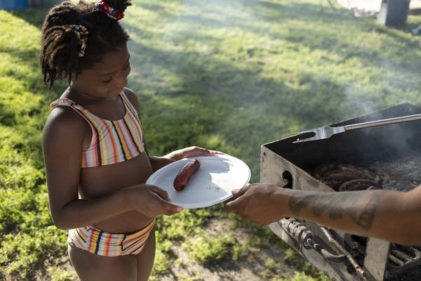 Weekend forecast: Less humid; warm Saturday, hot Sunday 