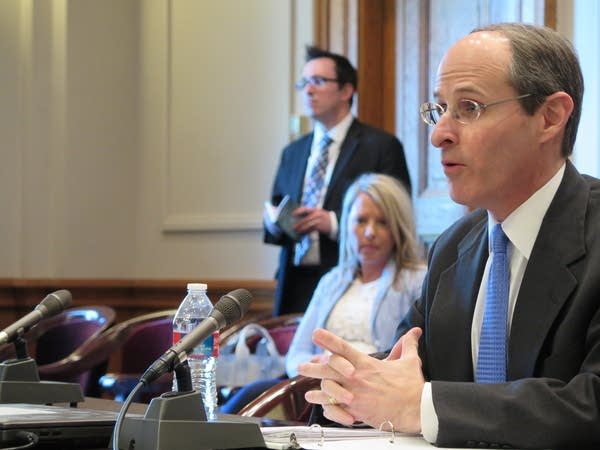 Rothman wins committee backing