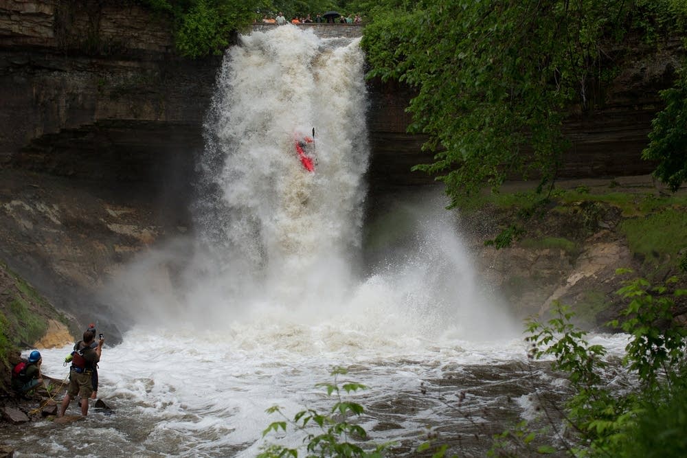 Minnehaha Falls kayaker