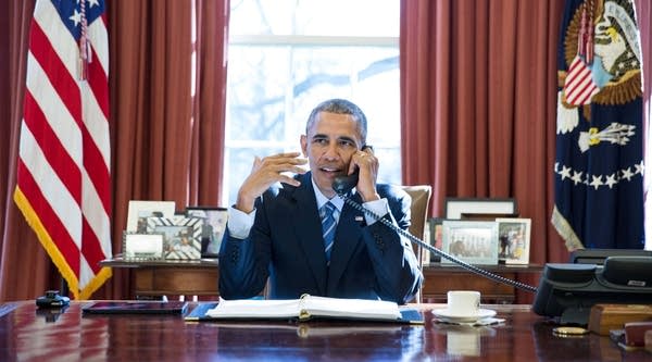 President Barack Obama talks on the phone with NASA astronaut Commander Scott Kelly upon his return from a nearly yearlong mission on the International Space Station, in the Oval Office, March 2, 2016. 
 