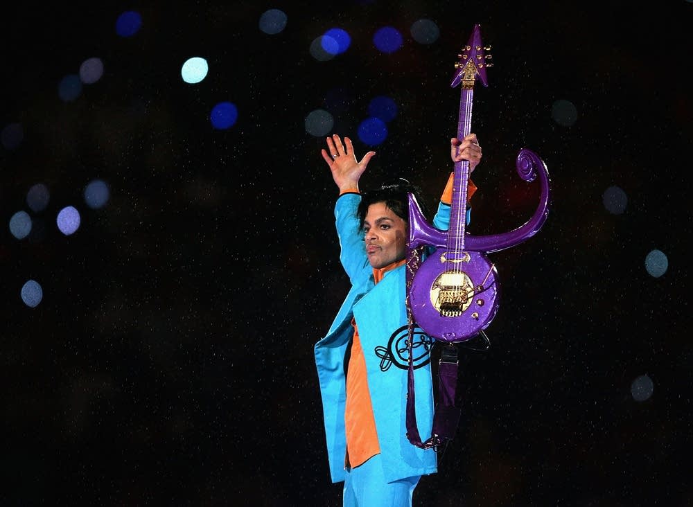 Prince performing at the Super Bowl in 2007