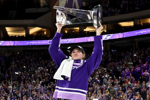 Lee Stecklein celebrates with the Walter Cup