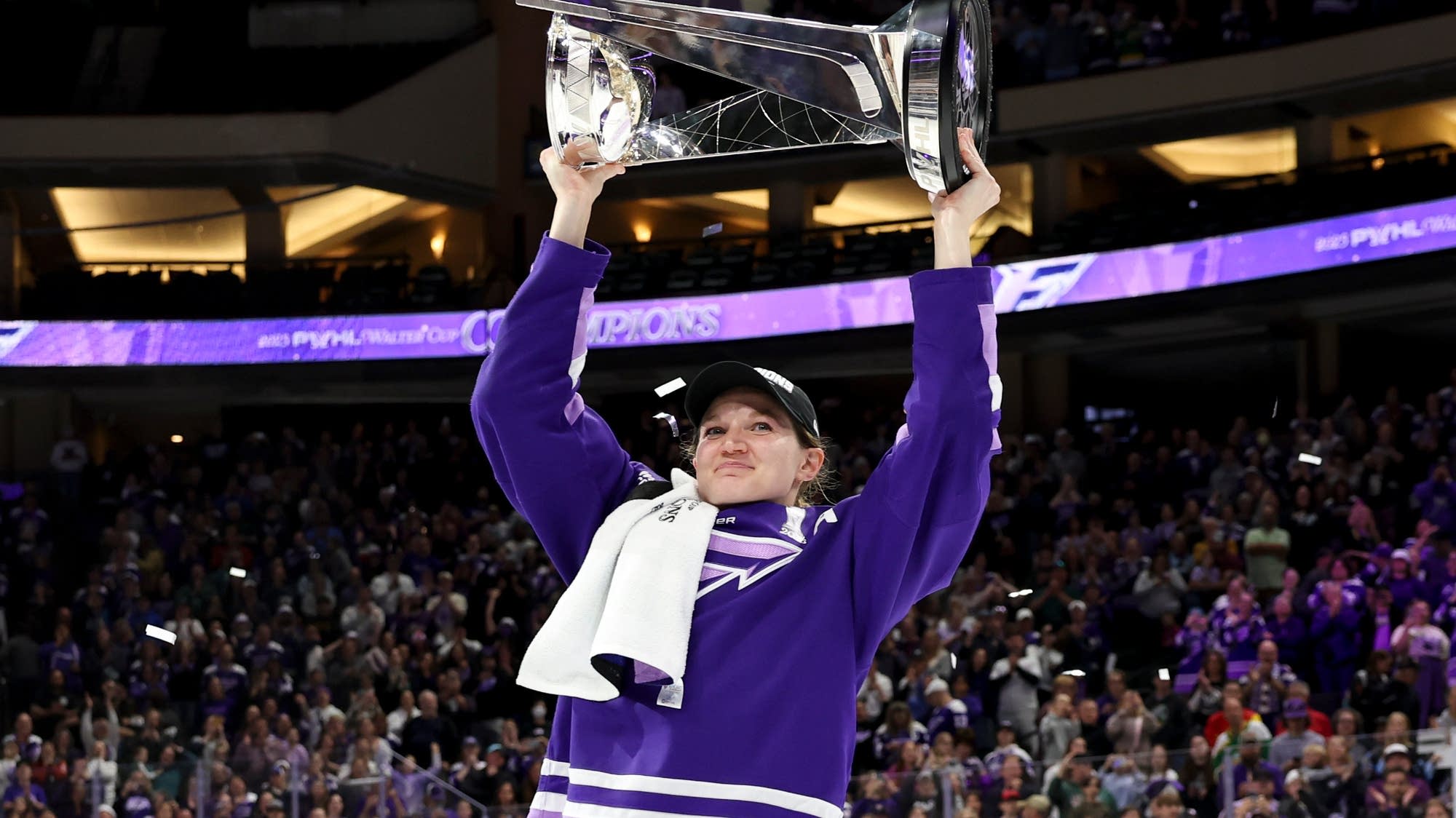 Minnesota Frost re-sign Lee Stecklein, Grace Zumwinkle Minnesota Frost re-sign Lee Stecklein, Grace Zumwinkle