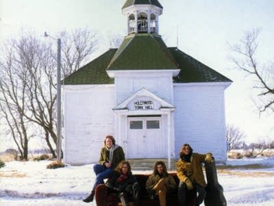 f549e1-20240228-the-jayhawks-