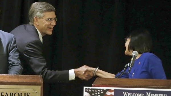 Erik Paulsen and Terri Bonoff shake hands.