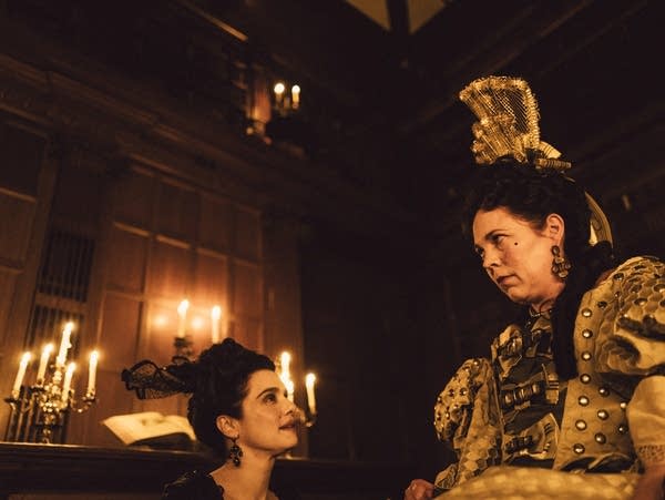 Rachel Weisz and Olivia Colman in the film THE FAVOURITE.