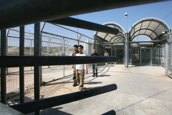 Palestinian teenagers released from Israeli jails