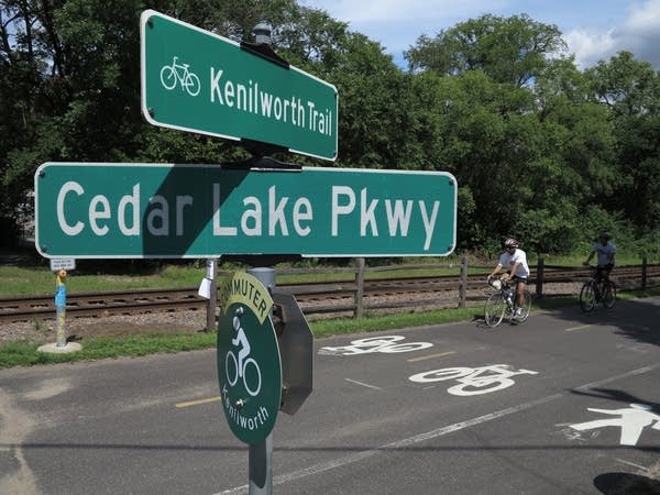 Kenilworth Trail signs