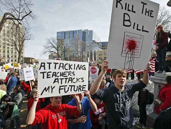 Union supporters rally