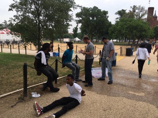 Police in DC keep National Mall safe from kids selling water