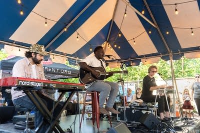 Kashus Culpepper and band performing on stage