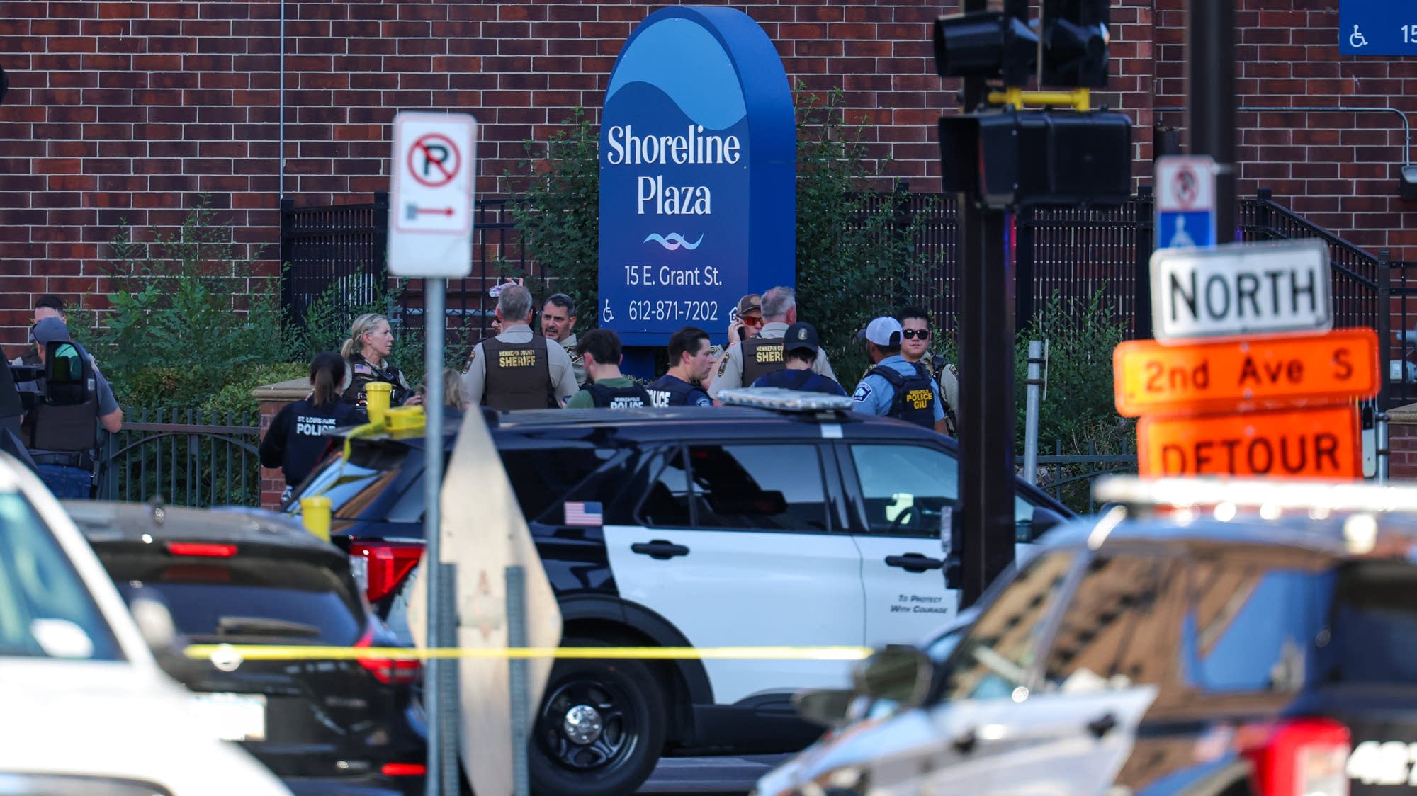 2 killed, suspect dead, 6 injured in Mpls. shooting