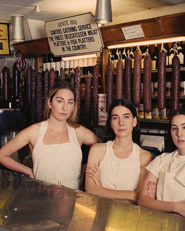 a17d53-20200303-haim-women-in-