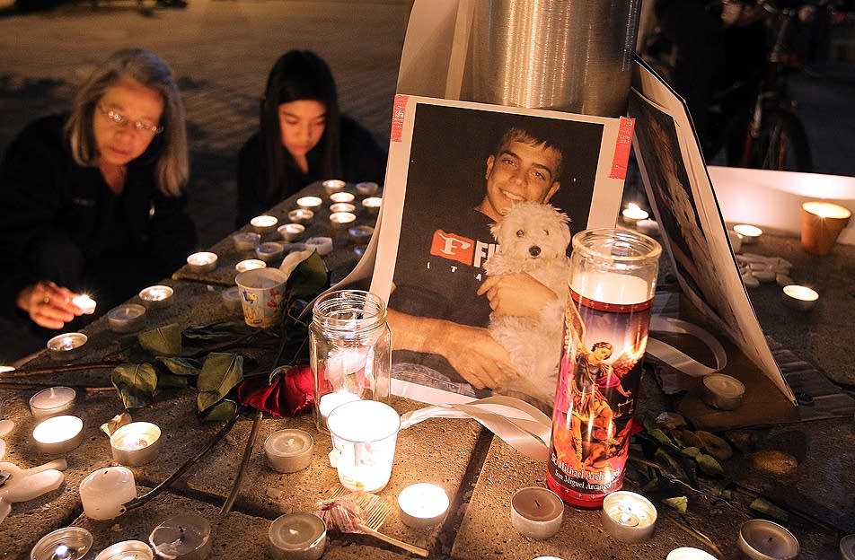 Memorial to Scott Olson