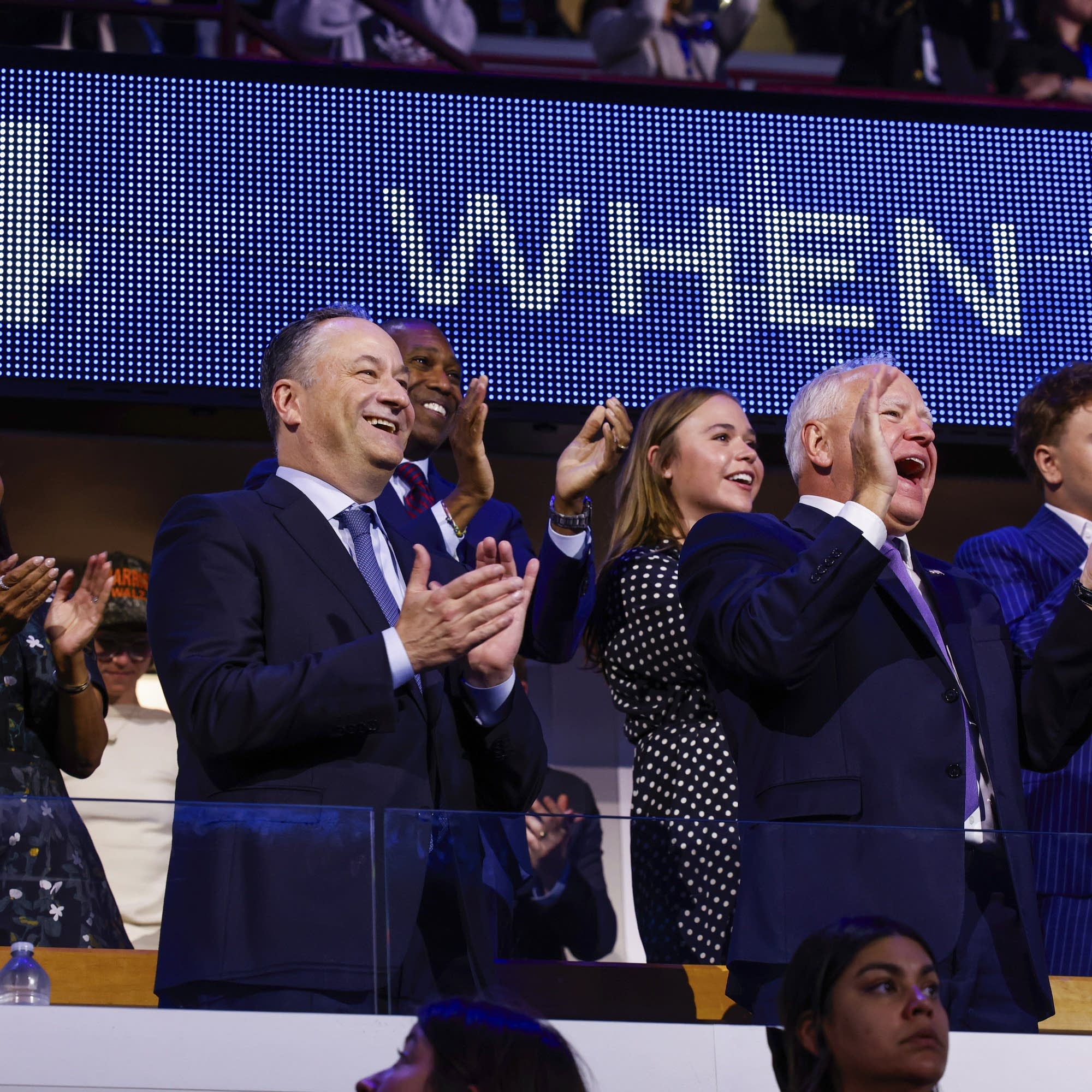 2c88f6-20240820-people-cheer-