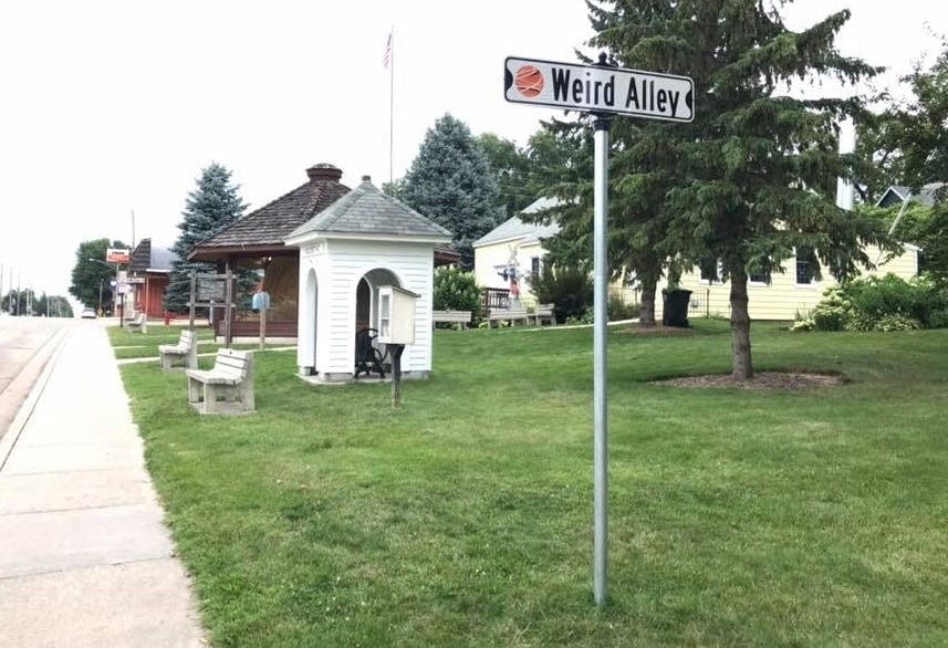 Darwin, Minnesota names ‘Weird Alley’ in honor of twine ball troubadour