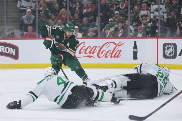 Wild beat Stars 5-2 for first playoff series win in 11 years