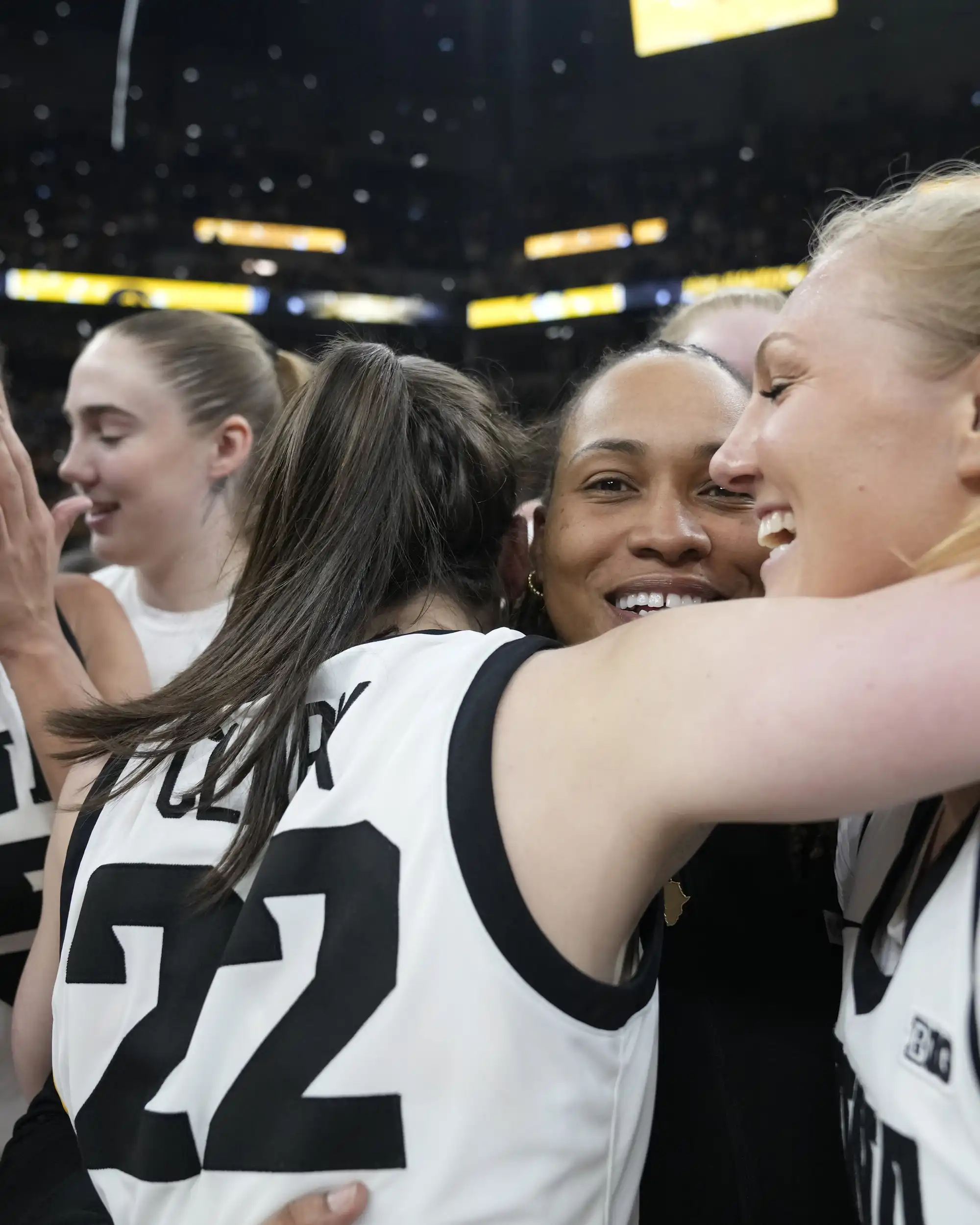 Clark has double-double as No. 1 seed Iowa defeats Holy Cross, 91-65 | MPR  News, image size:2000x2500