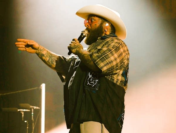 Photos: Teddy Swims bares soul at Armory