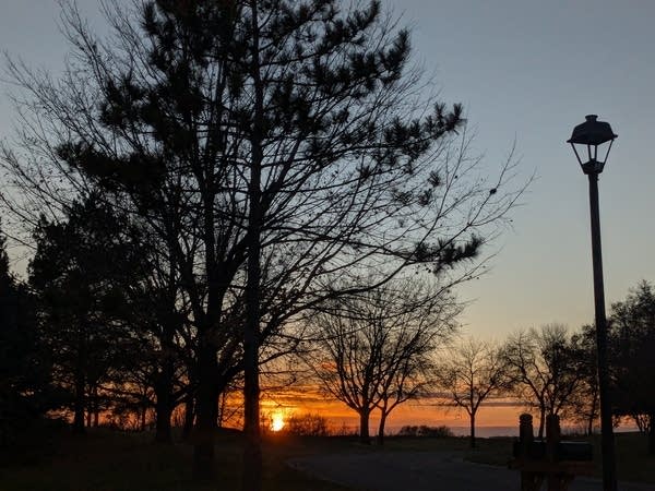 Mild weekend ahead; snow chances possible late Thanksgiving weekend