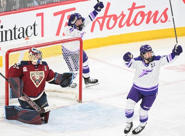 Roese scores in OT to offset hat trick as Frost beat Victoire 5-4 in semifinal opener