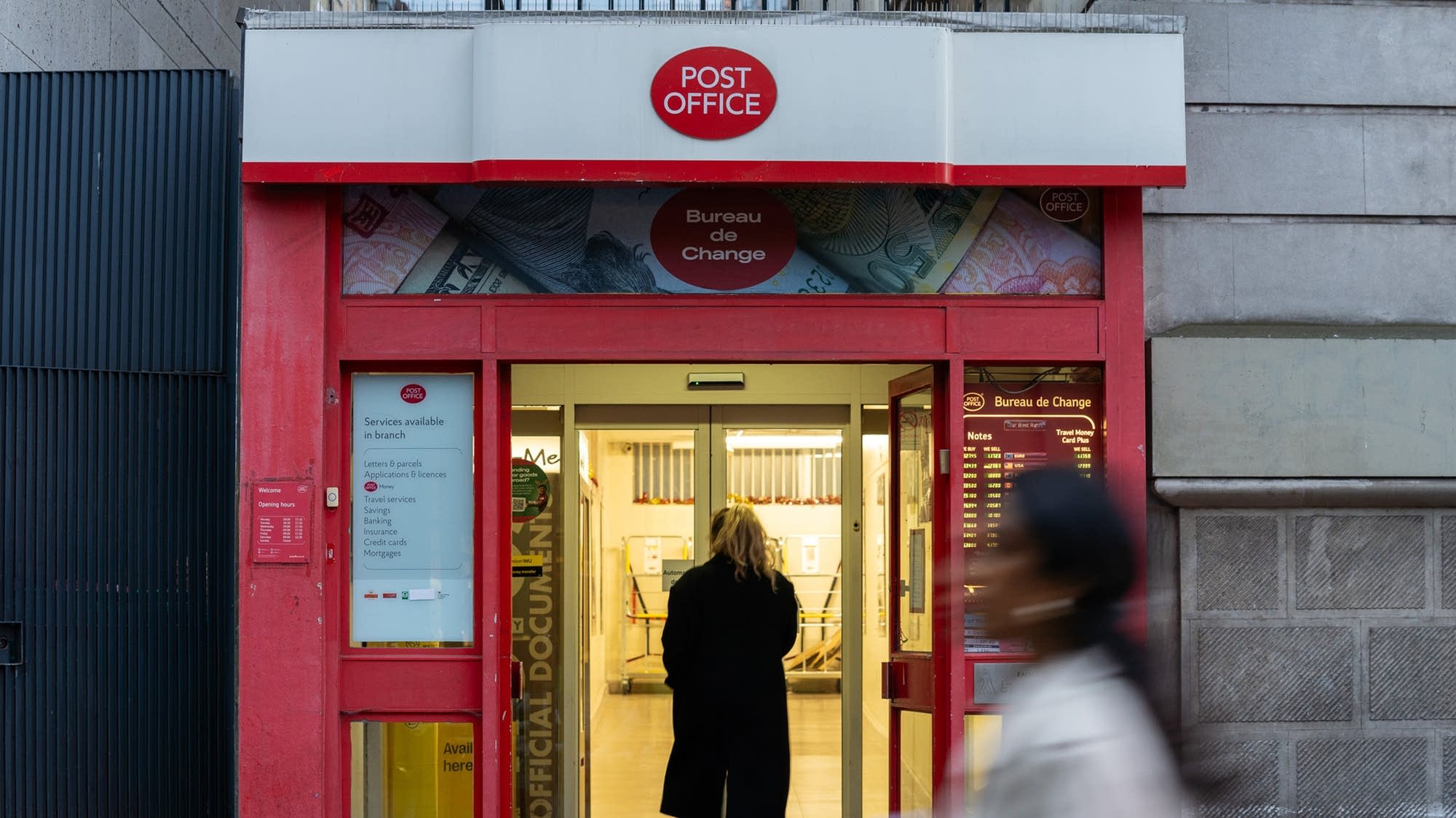 Britain's Post Office pays millions for a faulty system
