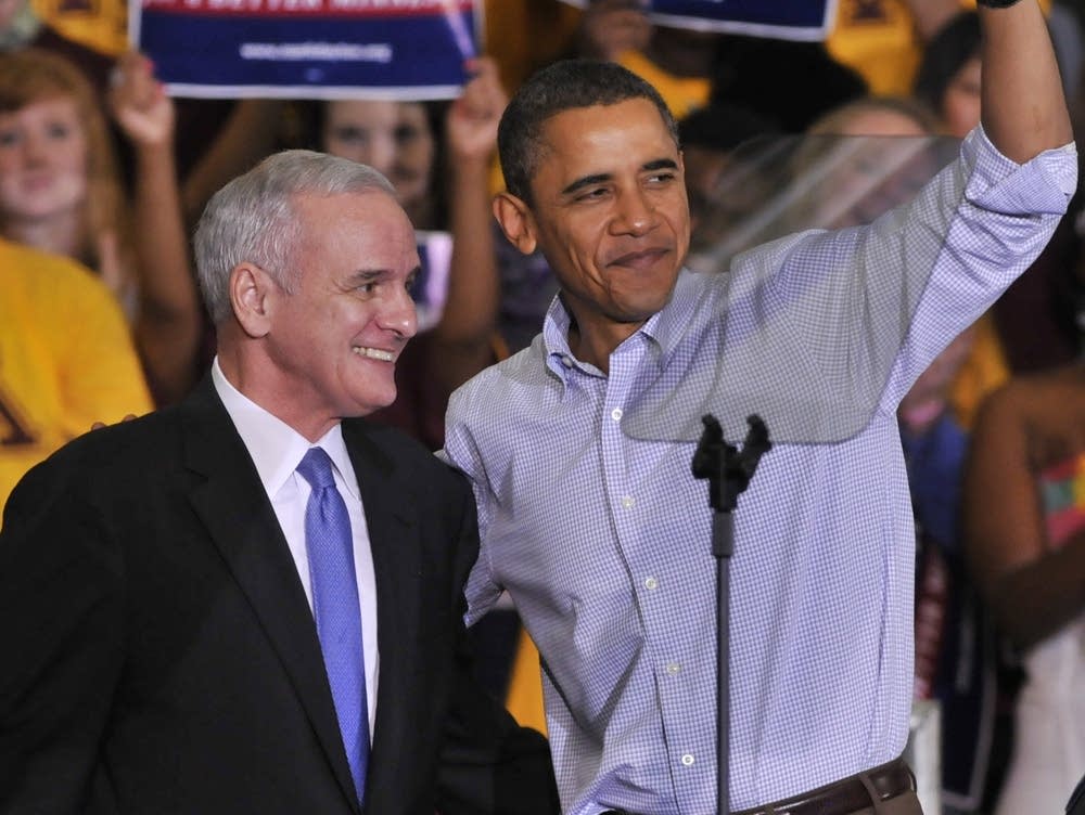 Moving Claping Obama