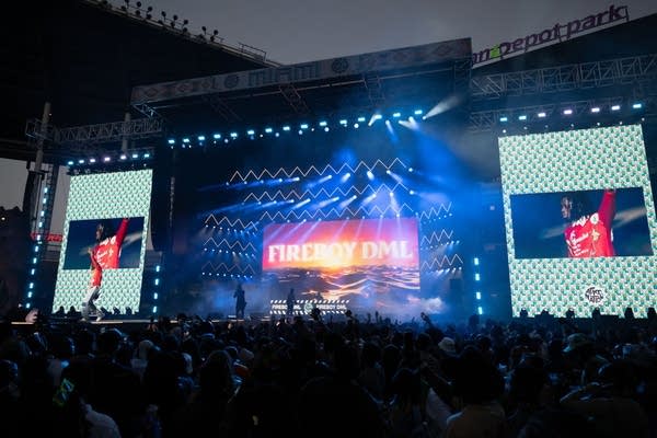 fireboy dml performing on an outdoor stage