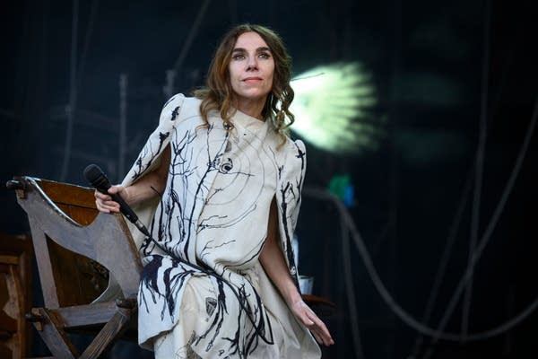 PJ Harvey performs during the Rock en Seine Festival on August 25, 2024 in Paris, France.