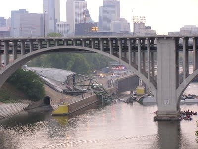 Remains of I-35W bridge