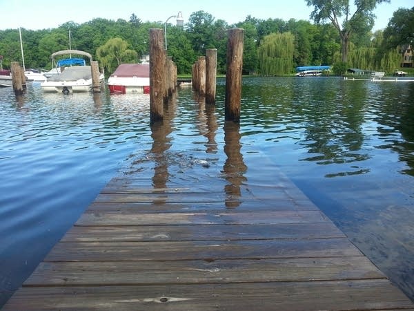 1602 Deephaven docks under